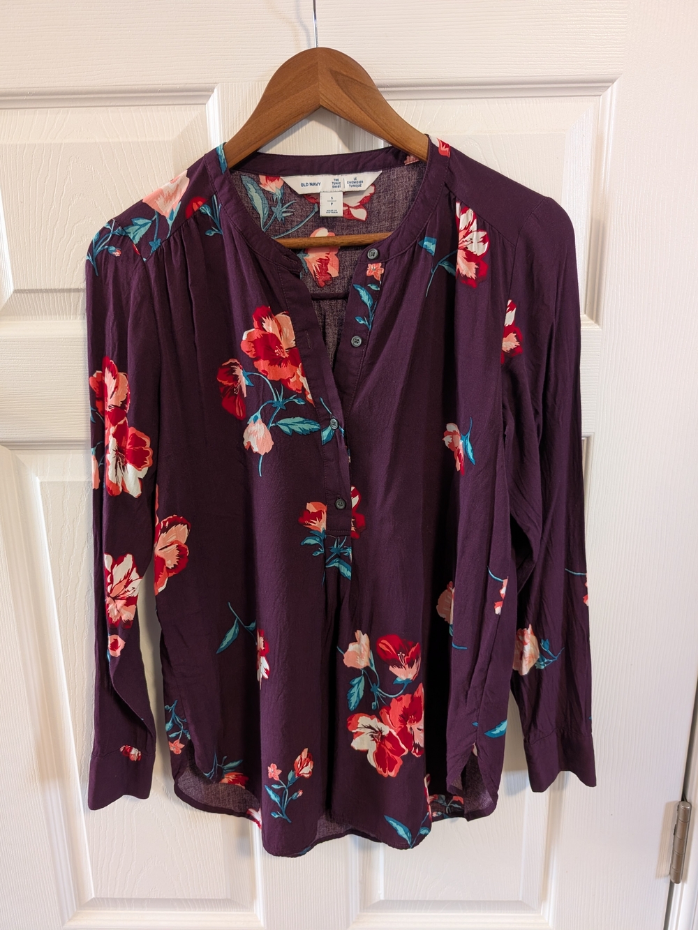 Old Navy Purple Floral Button-Front Women's Top